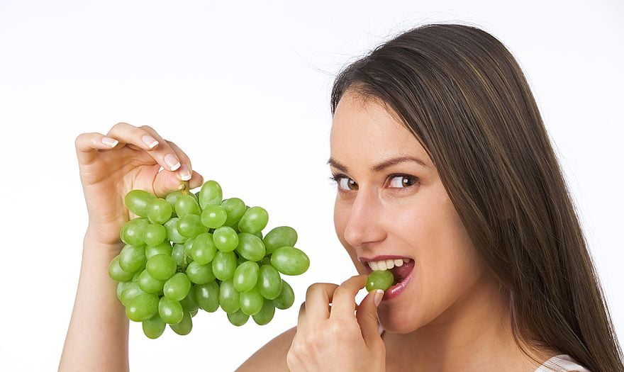 Eat grapes and prevent skin burns